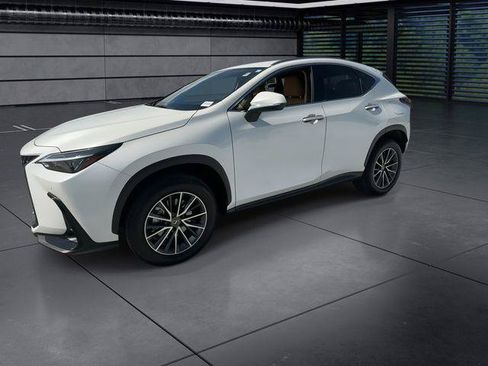 Certified 2025 Lexus NX 250 FWD w/ Accessory Package (Z2) image 4