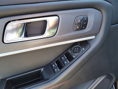 Used 2025 Ford Explorer ST image 17