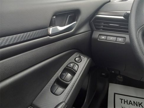 Used 2024 Nissan Altima 2.5 SV image 24