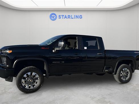 Used 2023 Chevrolet Silverado 2500 Custom w/ Custom Convenience Package image 2