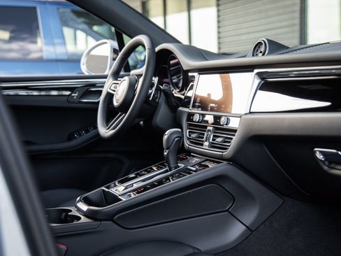 Certified 2026 Porsche Macan AWD/4WD image 47