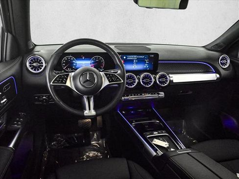 Used 2025 Mercedes-Benz GLB 250 4MATIC image 20