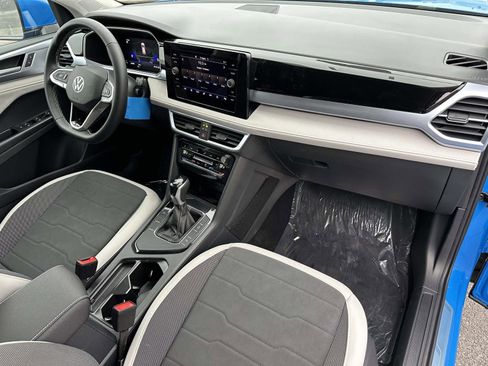 New 2026 Volkswagen Taos SE image 12