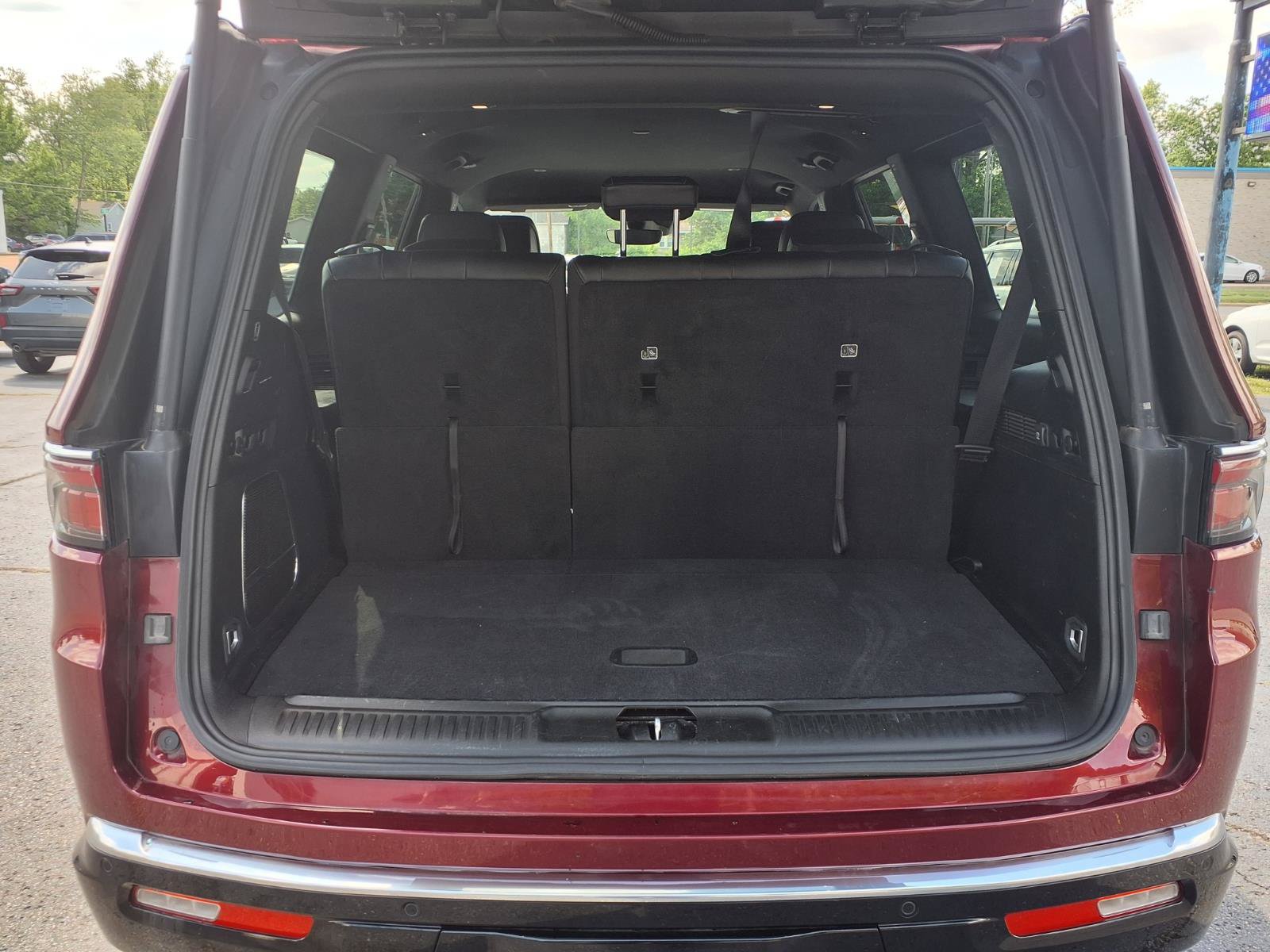 Used 2024 Jeep Wagoneer Series II AWD/4WD image 29