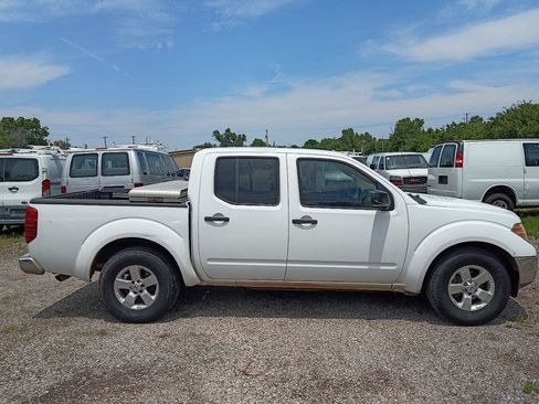 Used 2010 Nissan Frontier SE RWD image 4