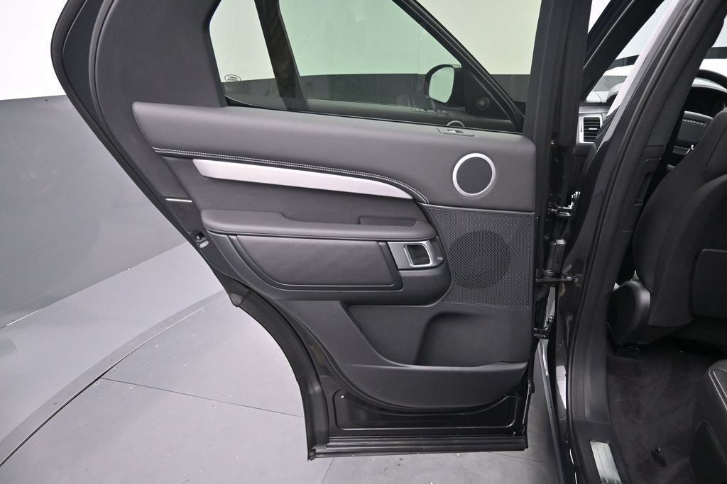 New 2026 Land Rover Discovery Limited Edition AWD/4WD image 18