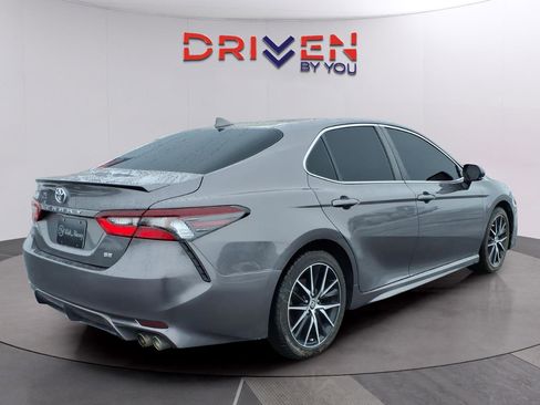 Used 2023 Toyota Camry SE image 6