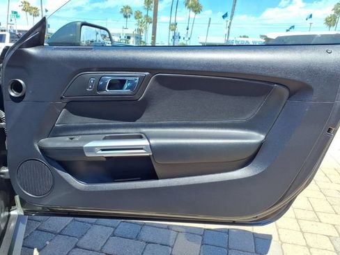 Used 2017 Ford Mustang Coupe RWD image 28