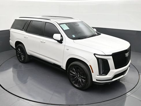 Certified 2025 Cadillac Escalade Sport Platinum w/ LPO, ONYX Package RWD image 18