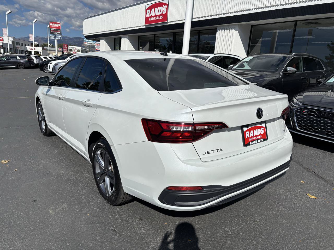 Used 2024 Volkswagen Jetta SE w/ Panoramic Sunroof Package FWD image 7