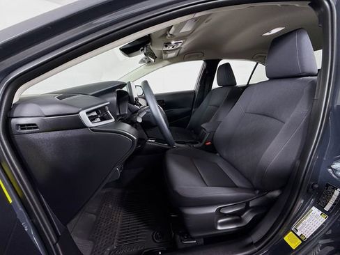 Certified 2025 Toyota Corolla LE image 5