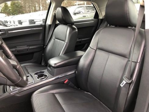 Used 2010 Chrysler 300 Touring image 27