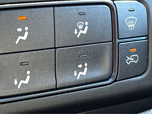 Used 2021 Chevrolet Colorado W/T w/ Custom Special Edition image 31