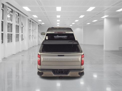 Used 2021 Chevrolet Silverado 1500 LT AWD/4WD image 5