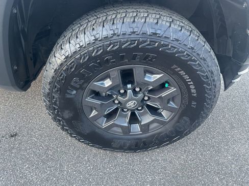 Used 2021 Toyota Tacoma SR5 w/ Trail Edition image 25