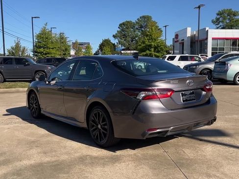 Used 2023 Toyota Camry SE image 4