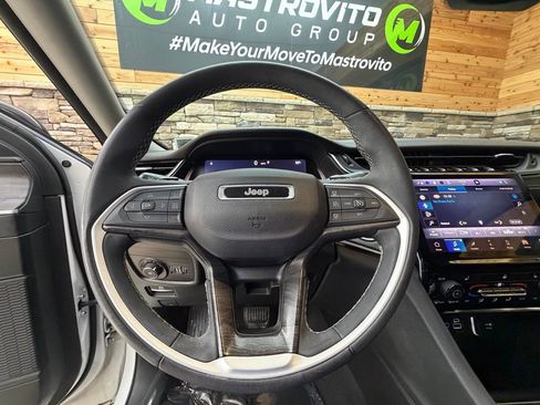 Used 2023 Jeep Grand Cherokee Limited AWD/4WD image 17