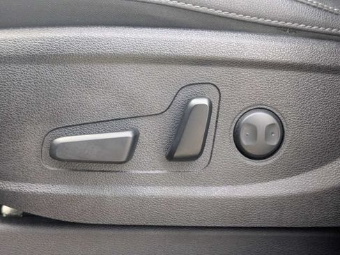Used 2024 Kia Telluride EX w/ EX Captain's Chair Package FWD image 21