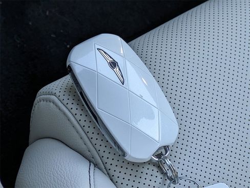 Used 2025 Genesis G70 2.5T image 28