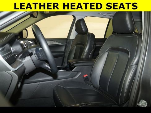 Used 2022 Jeep Grand Cherokee Limited image 3