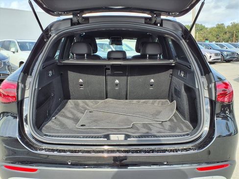 Used 2024 Mercedes-Benz GLC 300 4MATIC image 18