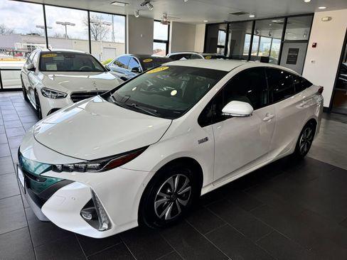 Used 2018 Toyota Prius Prime Advanced image 2
