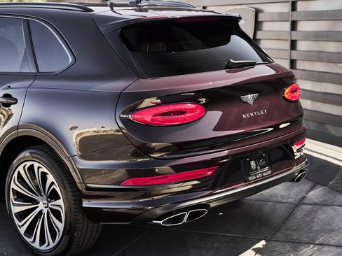 Used 2022 Bentley Bentayga AWD/4WD image 10