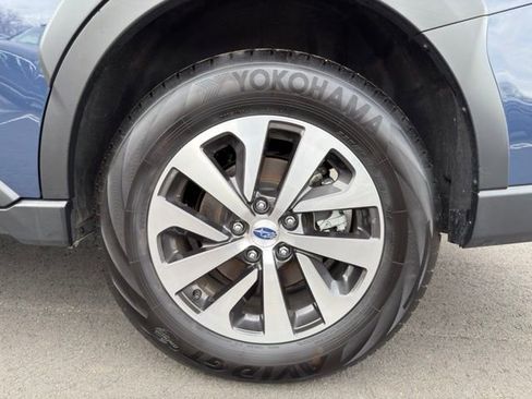 Used 2025 Subaru Outback Premium AWD/4WD image 30