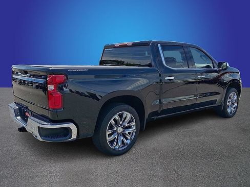 Used 2024 Chevrolet Silverado 1500 LTZ AWD/4WD image 4