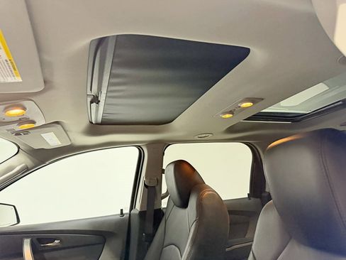 Used 2011 GMC Acadia SLT image 25