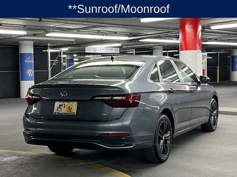 Used 2023 Volkswagen Jetta SE w/ Panoramic Sunroof Package FWD image 6