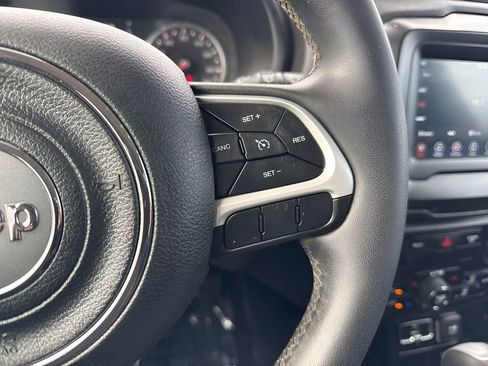 Used 2018 Jeep Renegade Latitude image 14
