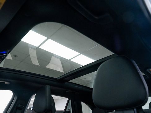 Used 2025 Mercedes-Benz GLC 350e 4MATIC image 16