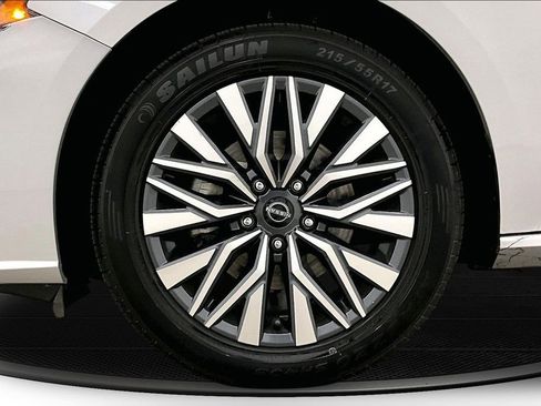 Used 2024 Nissan Altima 2.5 SV AWD/4WD image 32