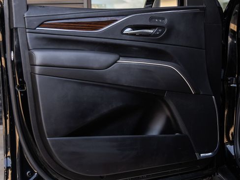 Used 2024 Cadillac Escalade Luxury RWD image 16