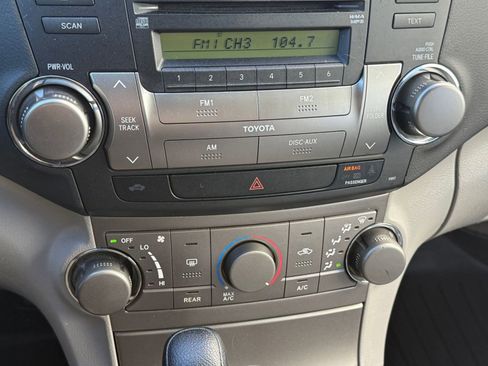Used 2010 Toyota Highlander 2WD image 19