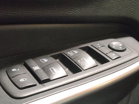Used 2021 Jeep Cherokee Latitude Lux FWD image 27