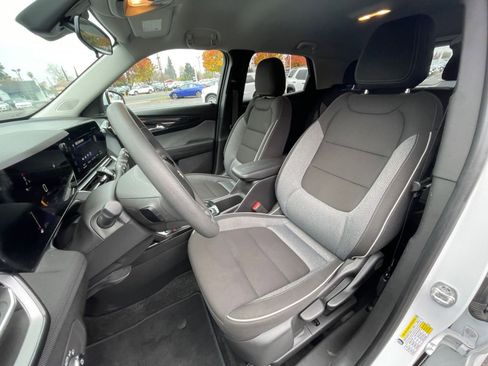 Used 2025 Chevrolet TrailBlazer LT image 34