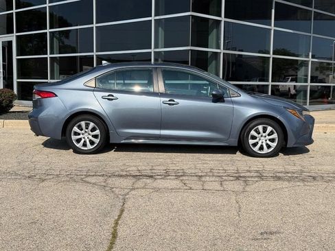 Used 2020 Toyota Corolla LE FWD image 2