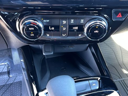 New 2026 Chevrolet Trax RS w/ Sunroof Package image 21