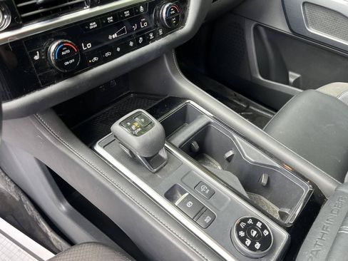 Used 2024 Nissan Pathfinder SL AWD/4WD image 25