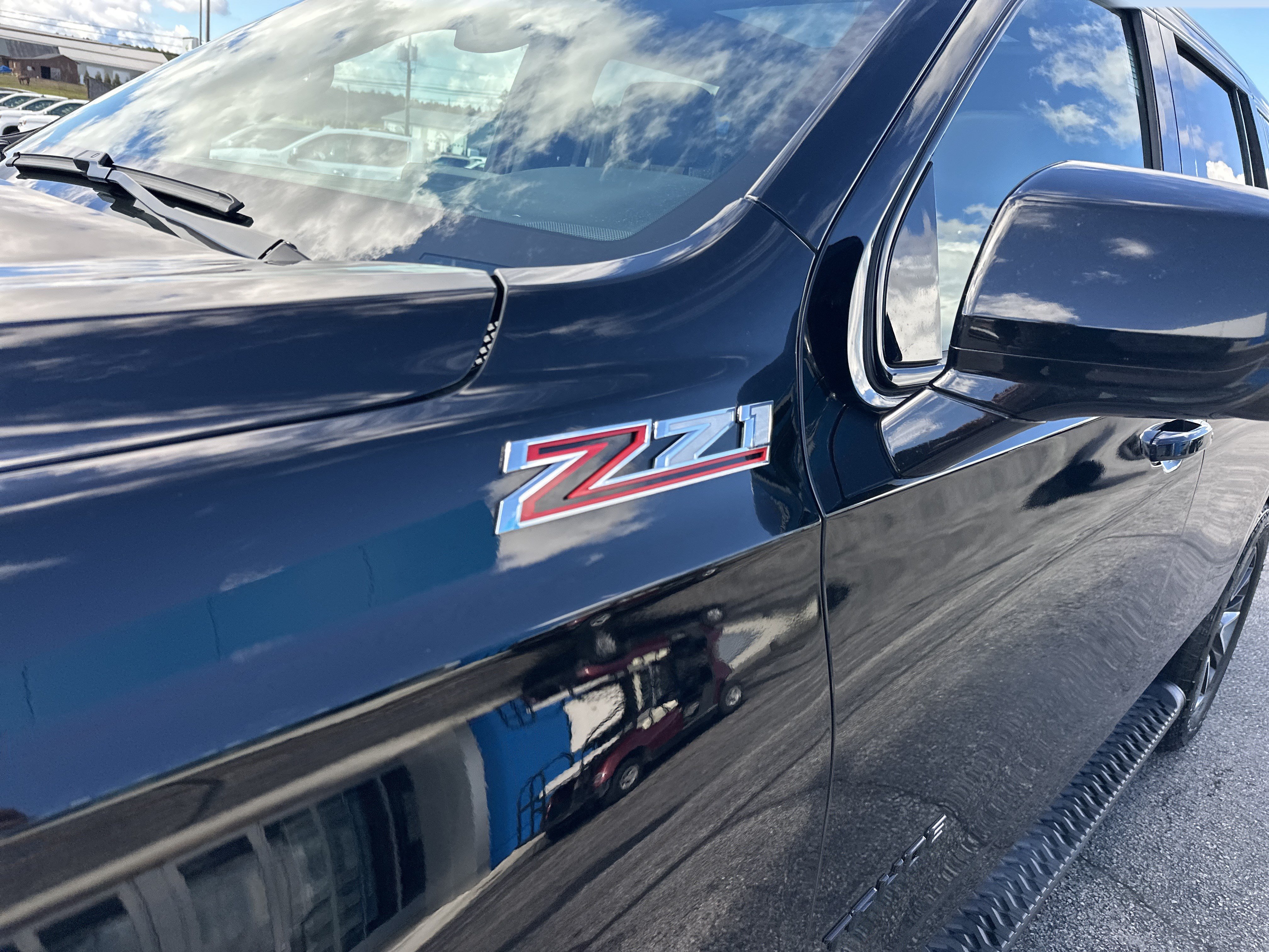 Certified 2024 Chevrolet Tahoe Z71 w/ Luxury Package AWD/4WD image 4