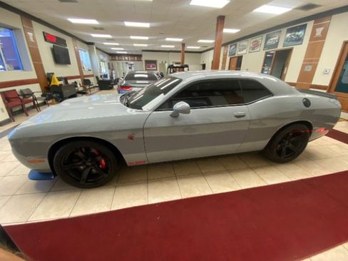 Used 2021 Dodge Challenger SRT Hellcat image 2
