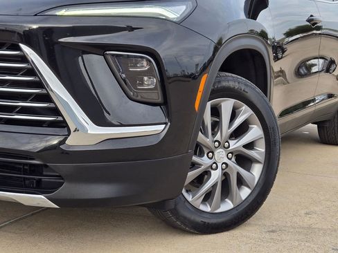 Used 2025 Buick Enclave Preferred image 7