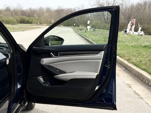 Used 2019 Honda Accord EX image 24