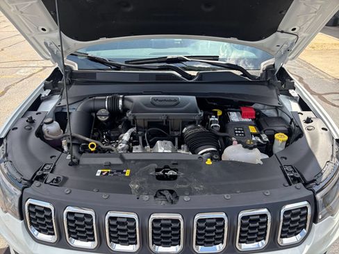 Used 2025 Jeep Compass Latitude AWD/4WD image 32