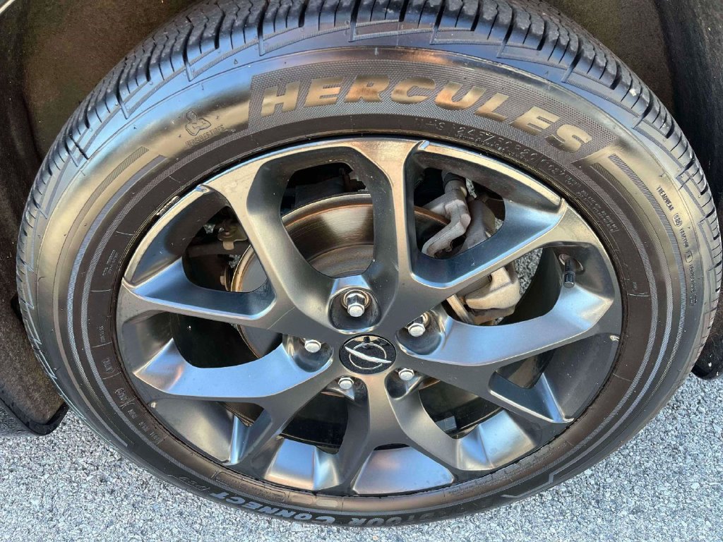 Used 2025 Chrysler Pacifica Limited FWD image 37
