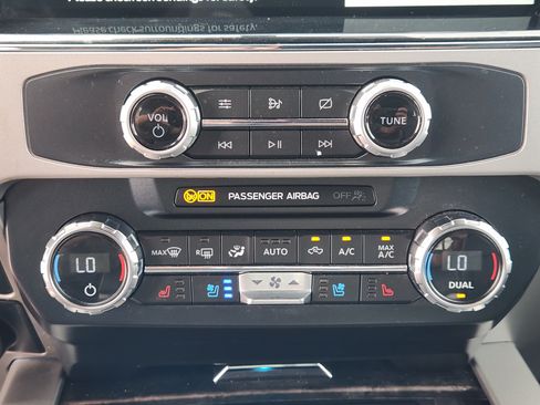 Used 2022 Ford F250 Lariat w/ Black Appearance Package AWD/4WD image 18