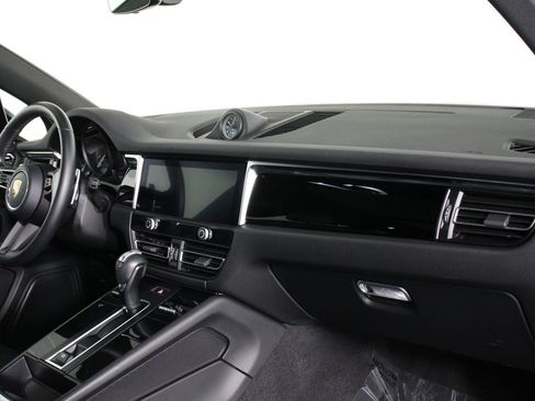 Certified 2023 Porsche Macan AWD/4WD image 24