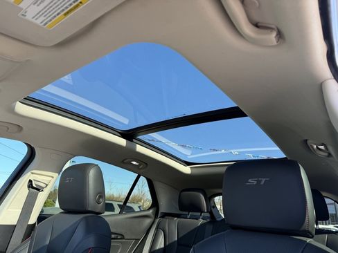 Used 2022 Buick Envision Essence w/ Technology Package II image 29